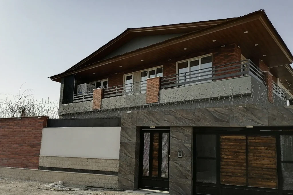 Tuğla ve slab taş malzemelerinin kombinasyonuyla modern villa dış cephe tasarımı ve uygulaması - Saveh anahtar teslim projesi