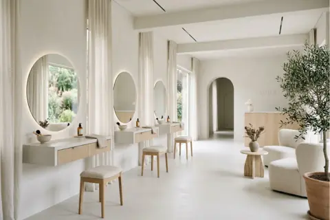 Minimalist ve Sade Düzeniyle Ferah Butik Güzellik Salonu